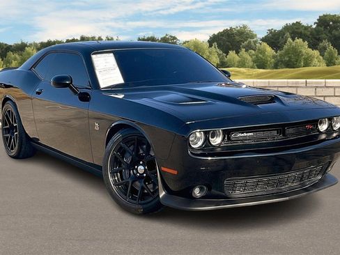 Used 2022 Dodge Challenger R/T Scat Pack w/ Dynamics Package image 2