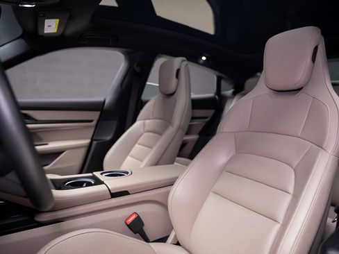 Used 2022 Porsche Taycan 4S image 58