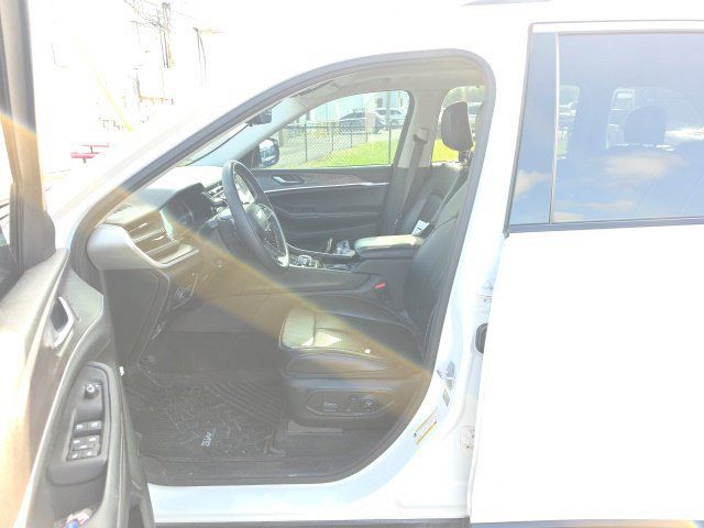 Used 2023 Jeep Grand Cherokee 4WD 4xe w/ Luxury Tech Group II image 9