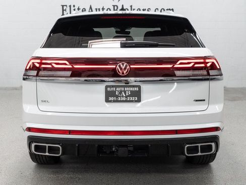 Used 2024 Volkswagen Atlas Cross Sport SEL R-Line AWD/4WD image 4
