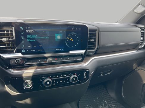 Used 2024 Chevrolet Silverado 1500 LT image 10