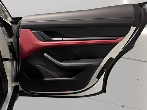Used 2022 Porsche Taycan RWD image 19