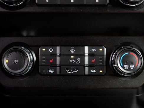 Used 2020 Ford F150 XLT w/ Equipment Group 302A Luxury AWD/4WD image 23