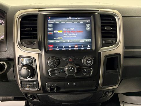 Used 2018 RAM 1500 SLT image 12