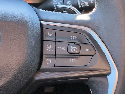 Used 2023 Jeep Grand Cherokee Laredo X image 26