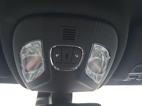 Certified 2022 Jeep Compass Limited image 32