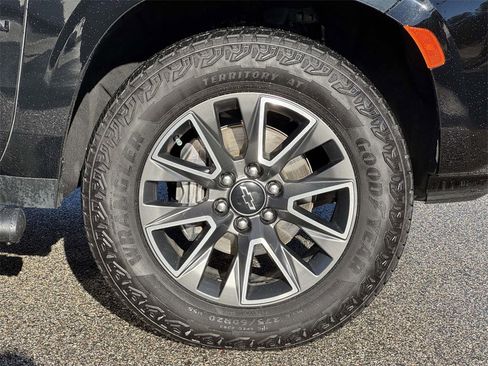 Used 2023 Chevrolet Suburban Z71 w/ Luxury Package image 26