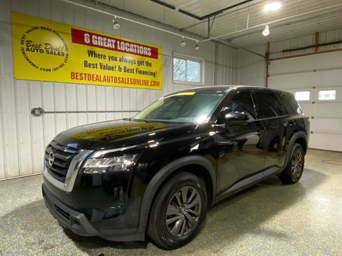 Used 2022 Nissan Pathfinder S image 1