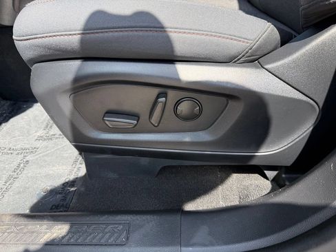 Used 2025 Ford Explorer Active AWD/4WD image 6