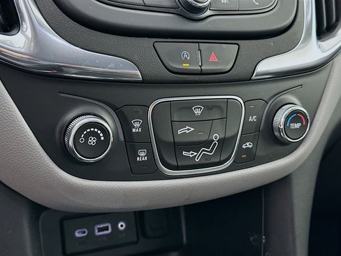 Used 2023 Chevrolet Equinox LS w/ LS Convenience Package FWD image 22