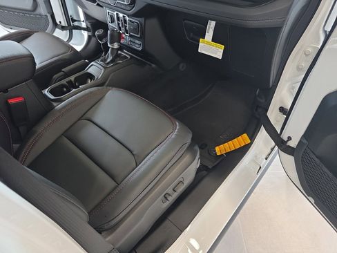 New 2025 Jeep Gladiator Rubicon AWD/4WD image 20