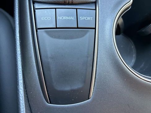 Used 2024 Toyota Camry SE w/ Convenience Package image 17