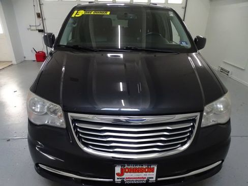 Used 2013 Chrysler Town & Country Touring FWD image 23