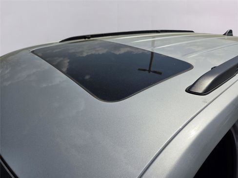 New 2025 Jeep Grand Cherokee L Altitude image 32