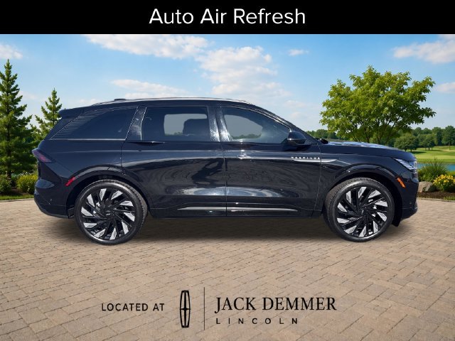 Used 2024 Lincoln Nautilus Reserve w/ Equipment Group 202A AWD/4WD image 8