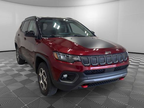 Used 2022 Jeep Compass Trailhawk w/ Trailhawk Convenience Group AWD/4WD image 3