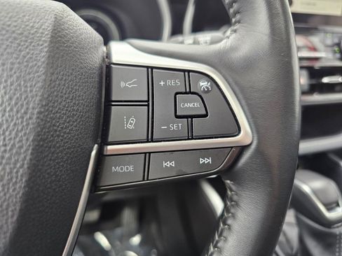 Certified 2025 Toyota Highlander XSE image 36