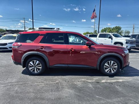 Used 2024 Nissan Pathfinder SL AWD/4WD image 7