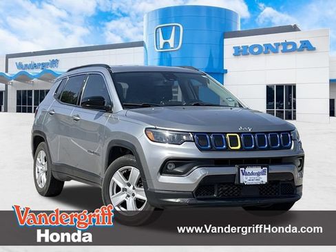 Used 2022 Jeep Compass Latitude FWD image 1