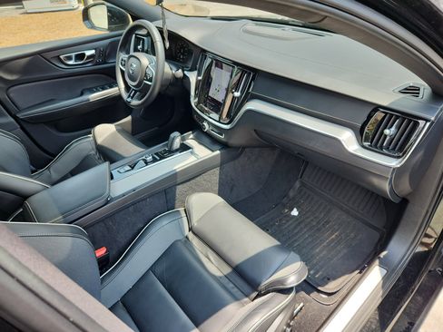 Used 2022 Volvo S60 B5 R-Design w/ Advanced Package image 39