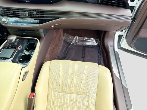 Used 2018 Lexus LS 500 w/ Luxury Package RWD image 18