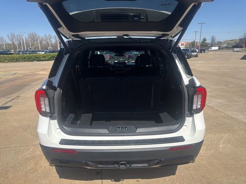 Used 2025 Ford Explorer ST-Line image 8