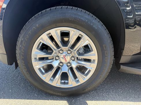 Used 2025 GMC Yukon XL Denali AWD/4WD image 9