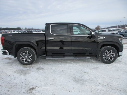 New 2026 GMC Sierra 1500 SLT w/ SLT Premium Package image 3
