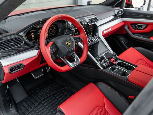 Used 2022 Lamborghini Urus AWD/4WD image 29