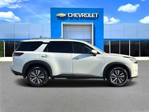 Used 2024 Nissan Pathfinder SL image 2