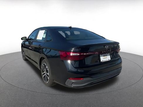 Used 2025 Volkswagen Jetta Sport image 11