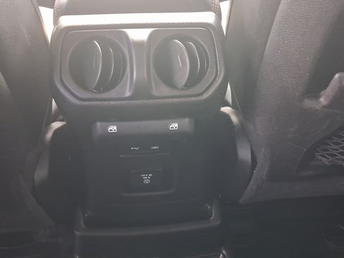 Used 2018 Jeep Wrangler Unlimited Rubicon w/ Dual Top Group AWD/4WD image 24