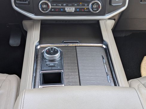 Used 2022 Ford Expedition Limited image 21
