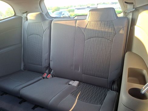 Used 2017 Chevrolet Traverse LS FWD image 10