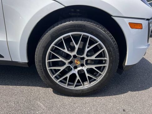 Used 2018 Porsche Macan w/ Premium Package Plus AWD/4WD image 39
