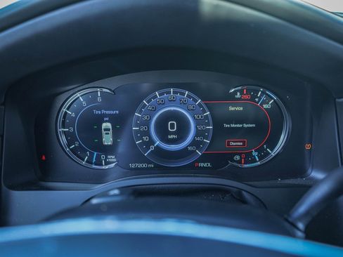 Used 2018 Cadillac Escalade Platinum image 5