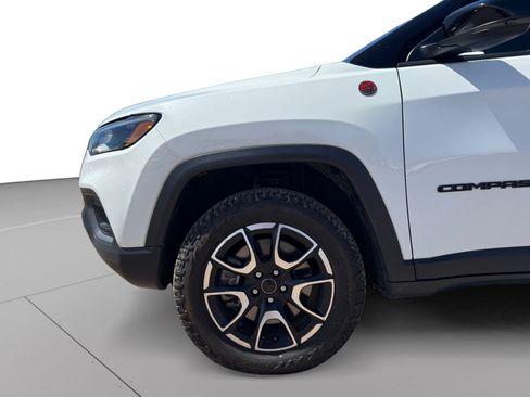 Used 2025 Jeep Compass Trailhawk AWD/4WD image 9