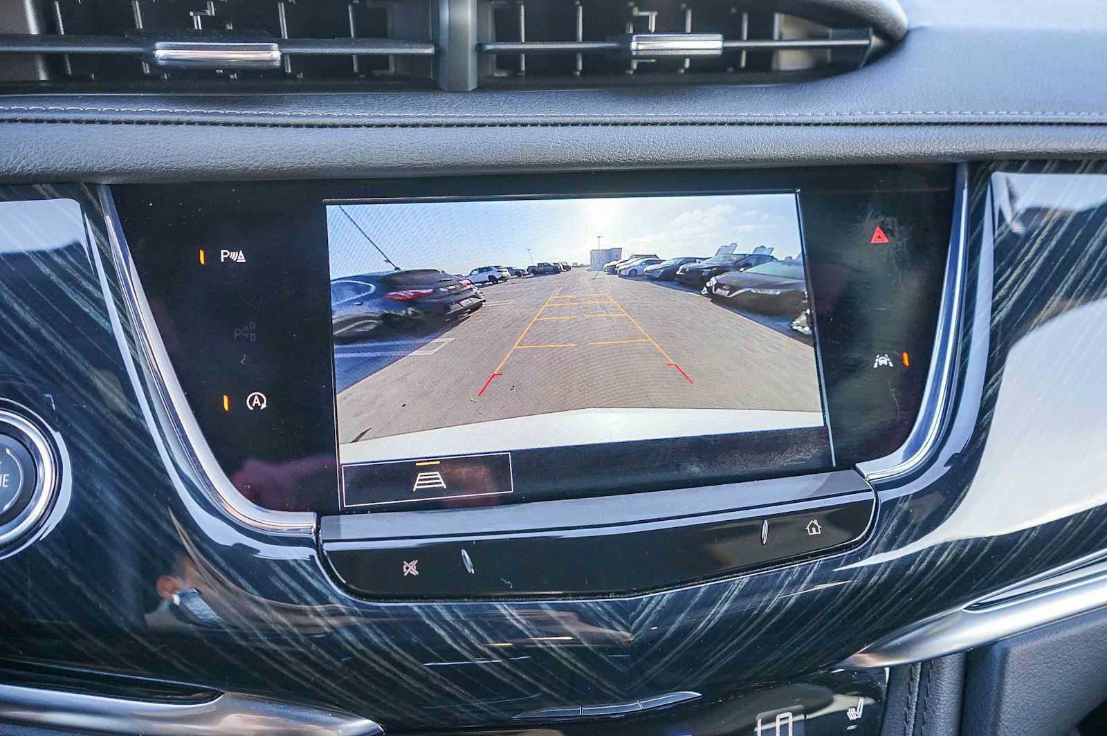 Used 2025 Cadillac XT6 Premium Luxury FWD image 23