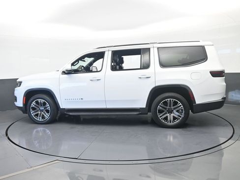 Used 2022 Jeep Wagoneer Series III RWD image 3