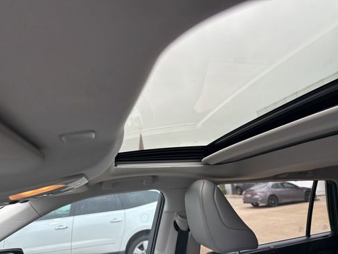 Used 2023 Toyota Highlander Bronze Edition image 8