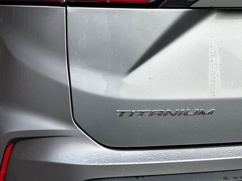 Used 2024 Ford Edge Titanium image 34