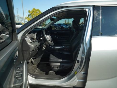 Used 2022 Toyota Highlander XLE image 13