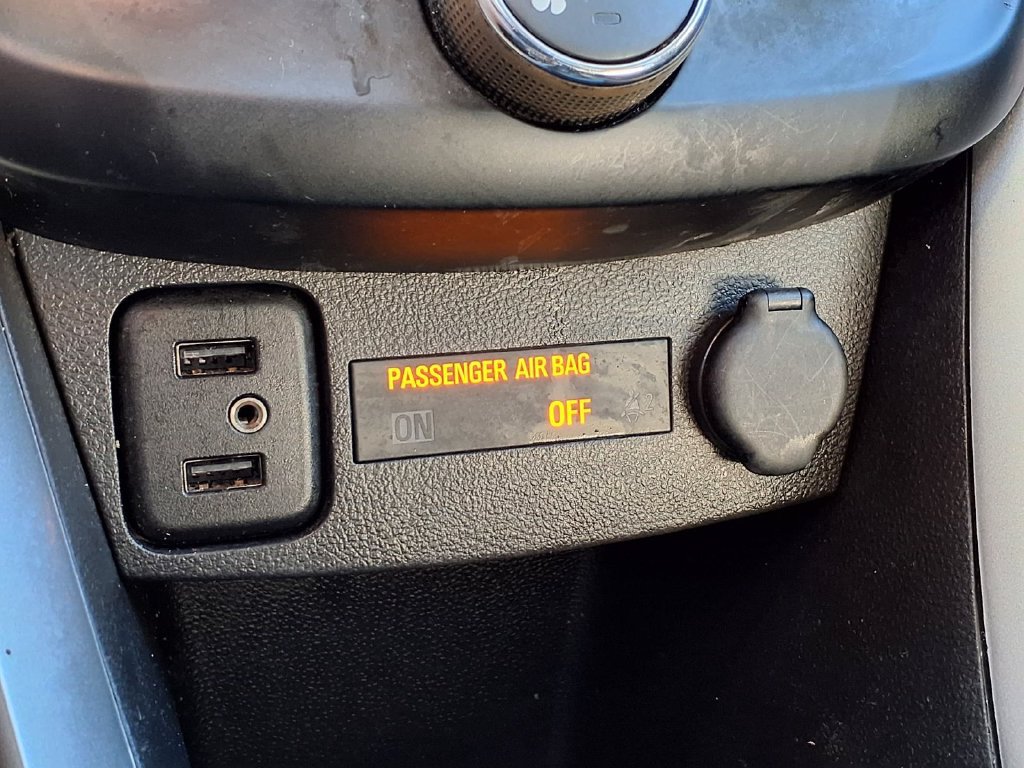 Used 2020 Chevrolet Trax LT w/ LT Convenience Package FWD image 24