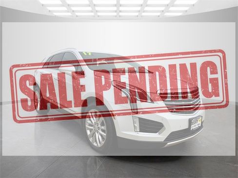 Used 2017 Cadillac XT5 Platinum image 2