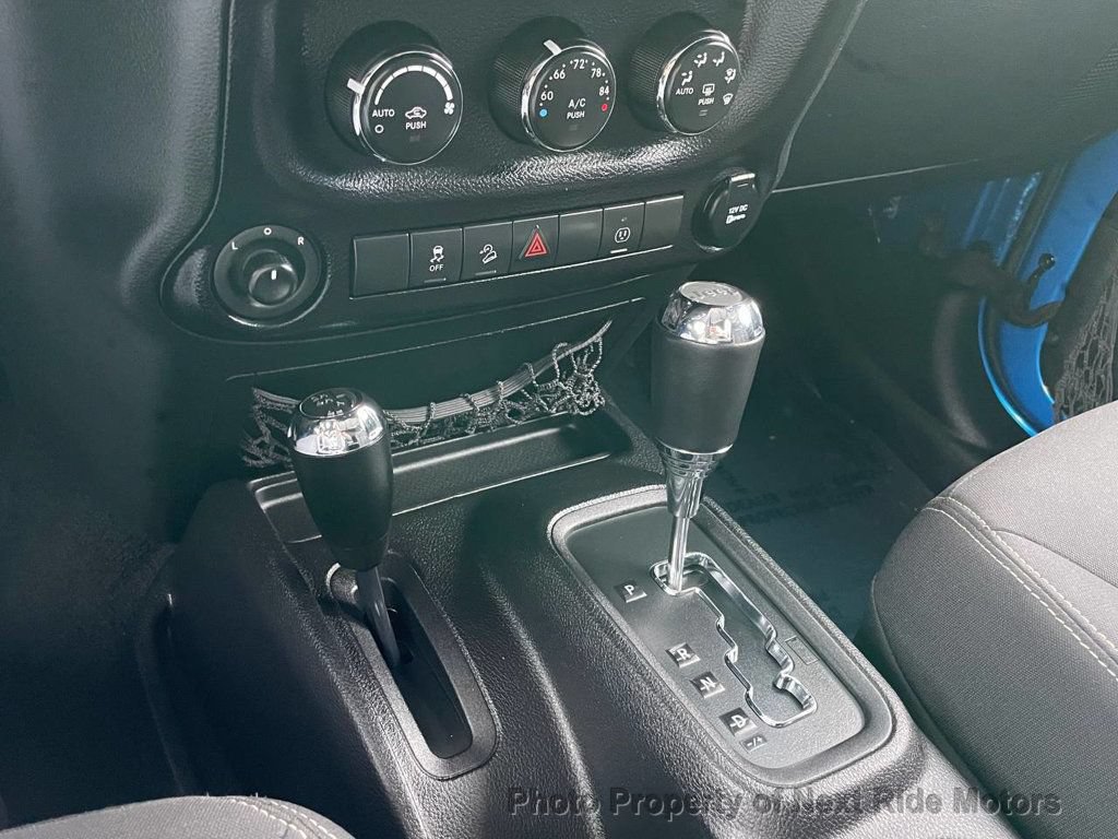 Used 2015 Jeep Wrangler Unlimited Rubicon w/ Connectivity Group AWD/4WD image 18