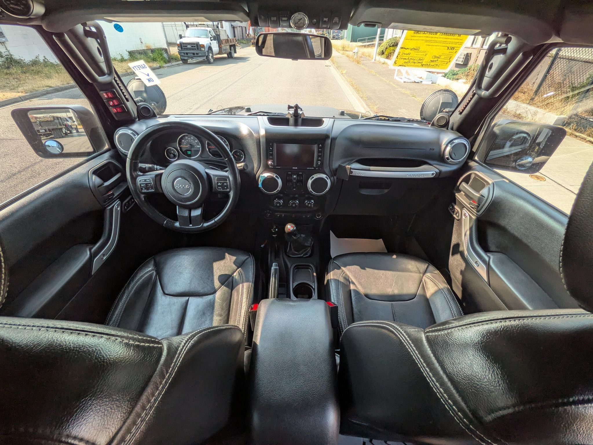 Used 2013 Jeep Wrangler Unlimited Rubicon w/ Connectivity Group AWD/4WD image 9