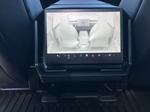 Used 2024 Tesla Cybertruck AWD Crew Cab image 43