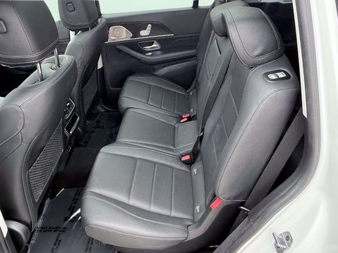 Used 2024 Mercedes-Benz GLS 450 4MATIC image 37