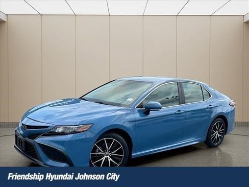 Used 2024 Toyota Camry SE FWD image 1