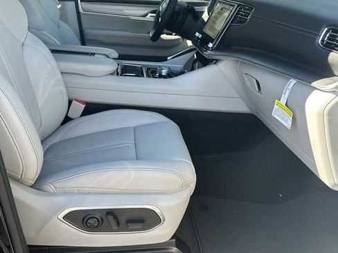 New 2026 Jeep Grand Wagoneer 2WD image 15